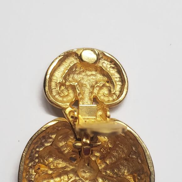 Vintage Matte Gold Tone Floral Design Clip Earrings - Picture 4 of 5